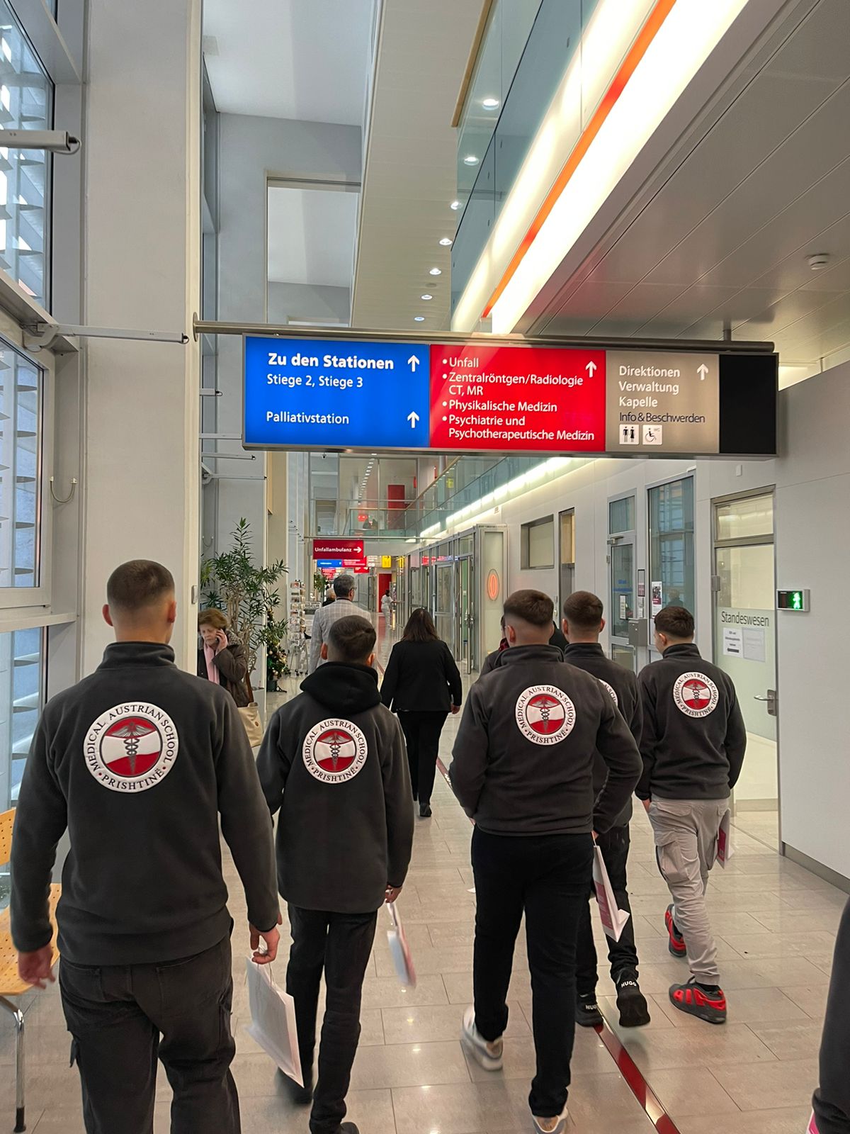 Vizitë në korridoret e spitalit në Linz