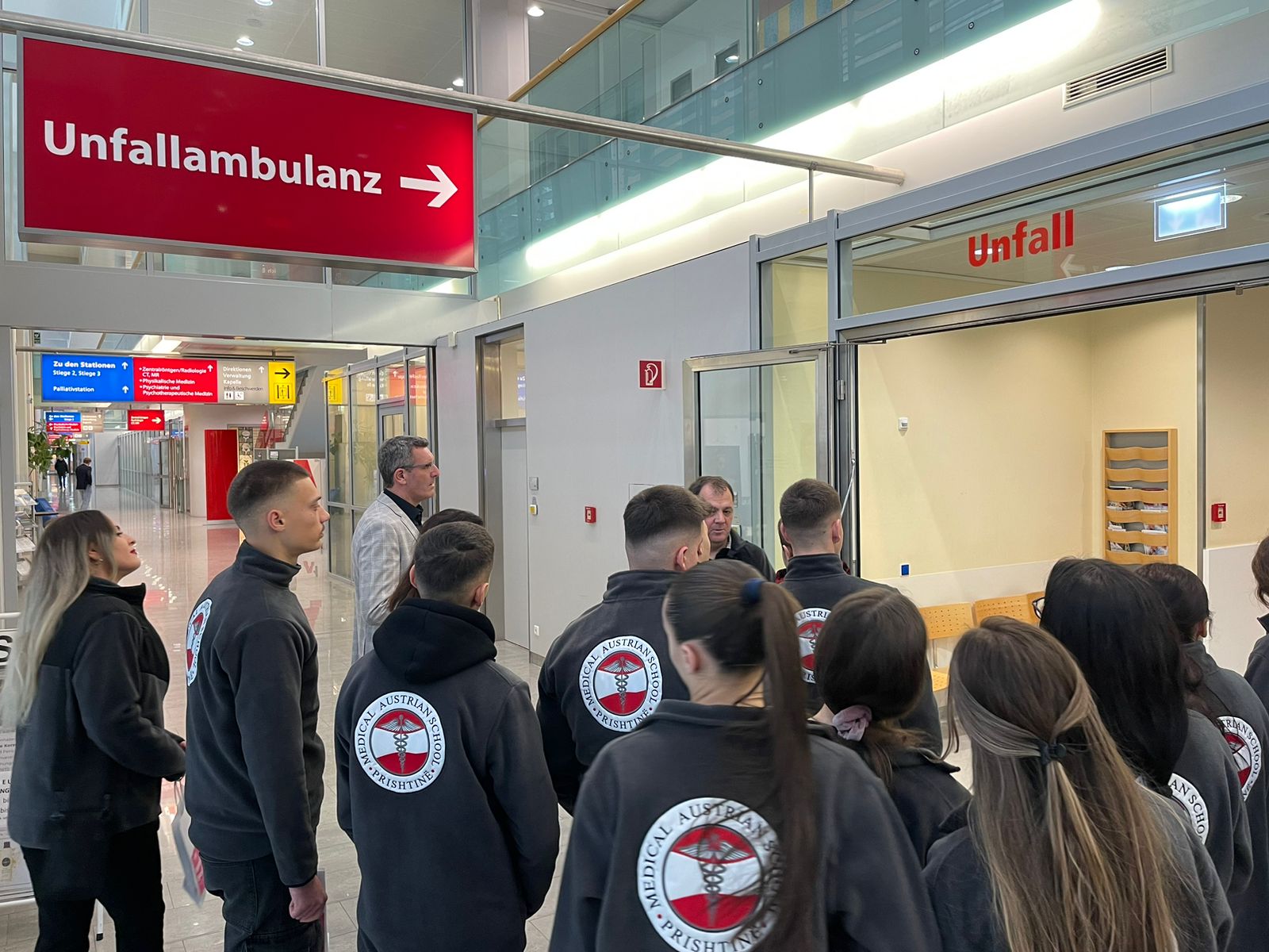 Tek Unfallambulanz — informacione nga personeli mjekësor