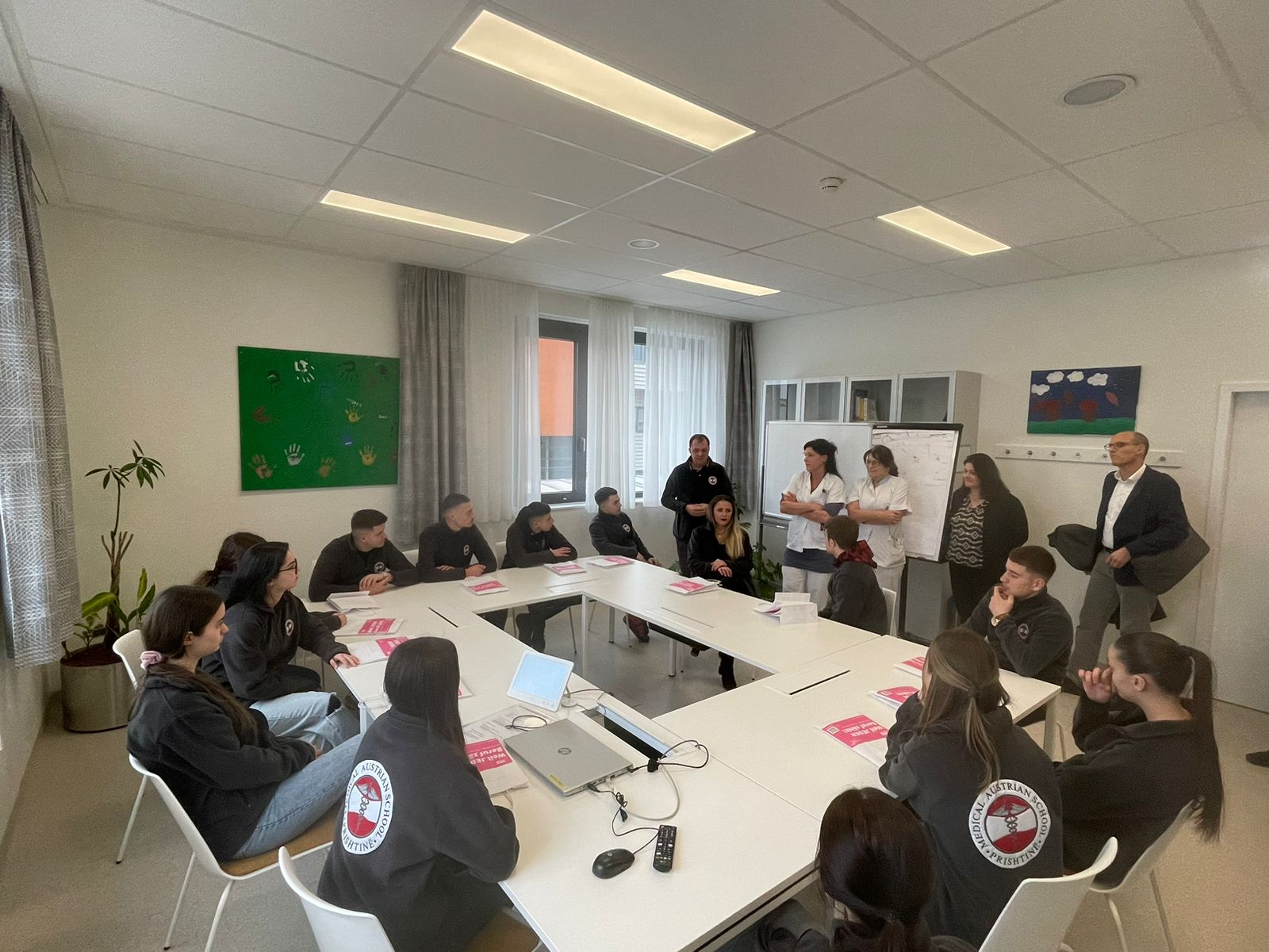 Diskutim me infermierët austriakë