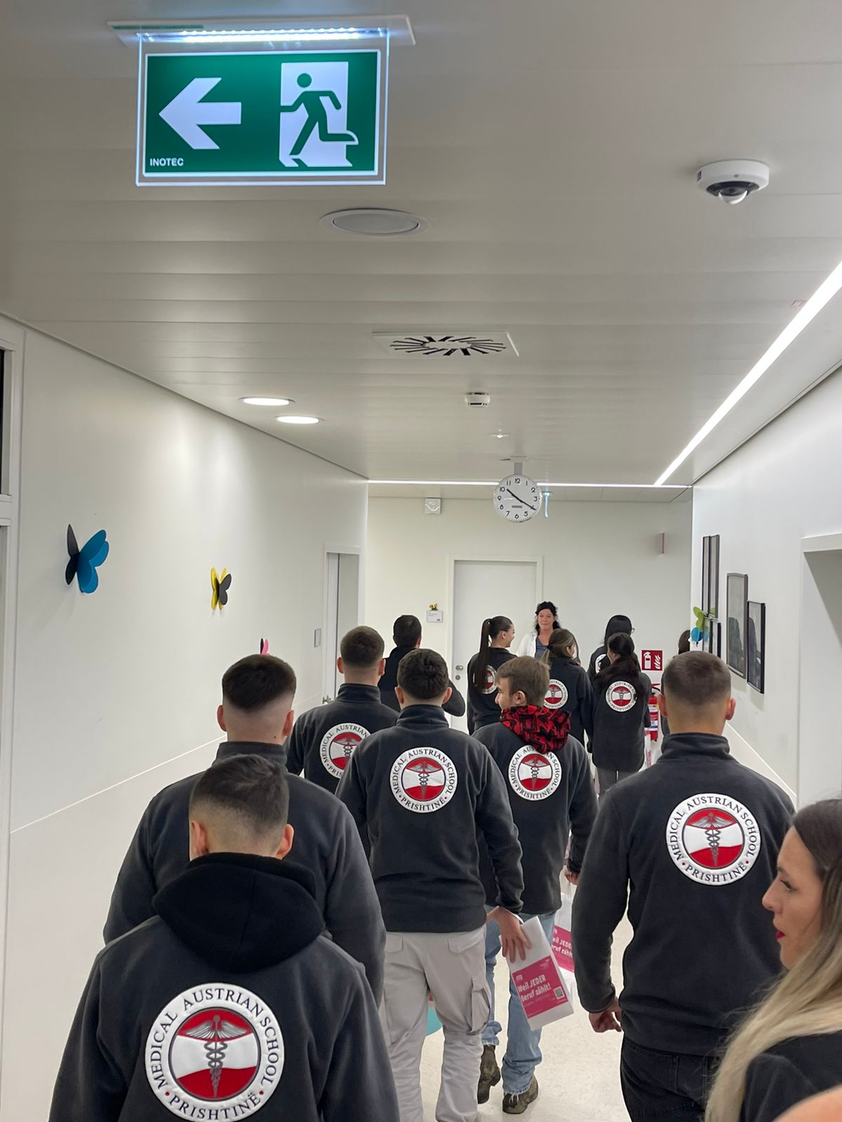 Nëpër korridoret moderne të spitalit